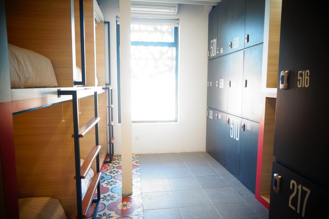 Borough Capsule Hostel Bali Legian Eksteriør billede