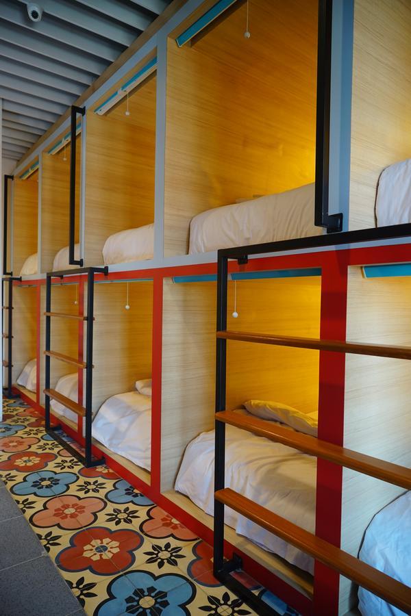 Borough Capsule Hostel Bali Legian Eksteriør billede
